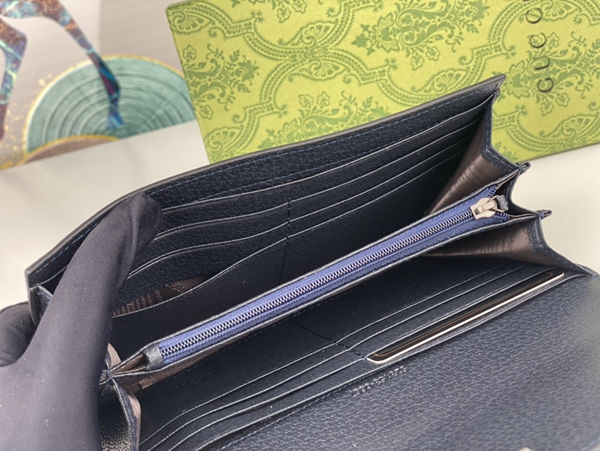 グッチ財布コピー着用イメージ